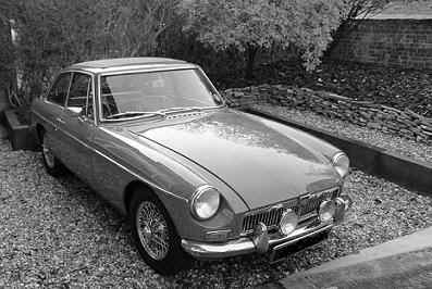 cars.JPG (53924 bytes)